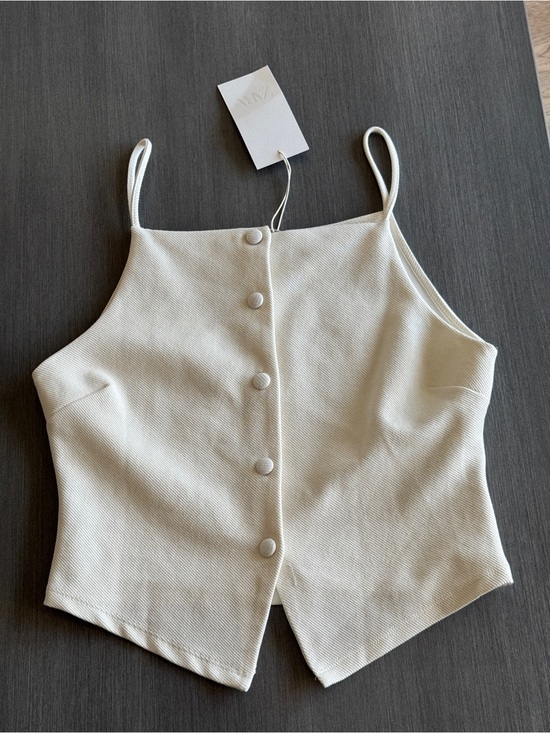 Zara Tops - Zara Ivory Button-Front Spaghetti Strap Crop Top